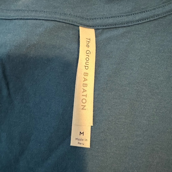 The Group Babiton Aritzia medium blue v-neck t-shirt size Medium - Picture 5 of 5
